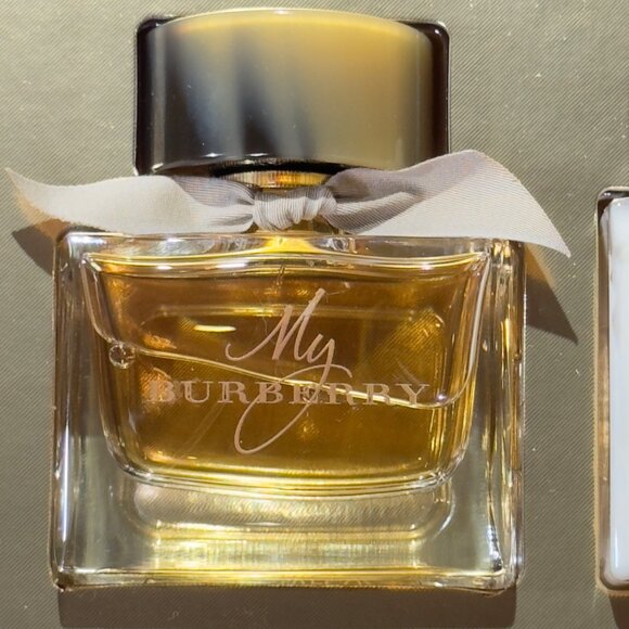 My Burberry Gift Set With 3.0 Oz Eau De Parfum 2.5 Oz Body Lotion & 0.25 Oz Roll - Picture 3 of 13